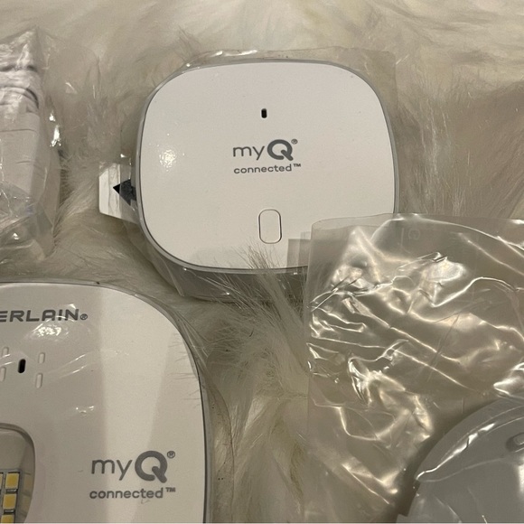 NWOT Chamberlain Smart Garage Control - Picture 4 of 8